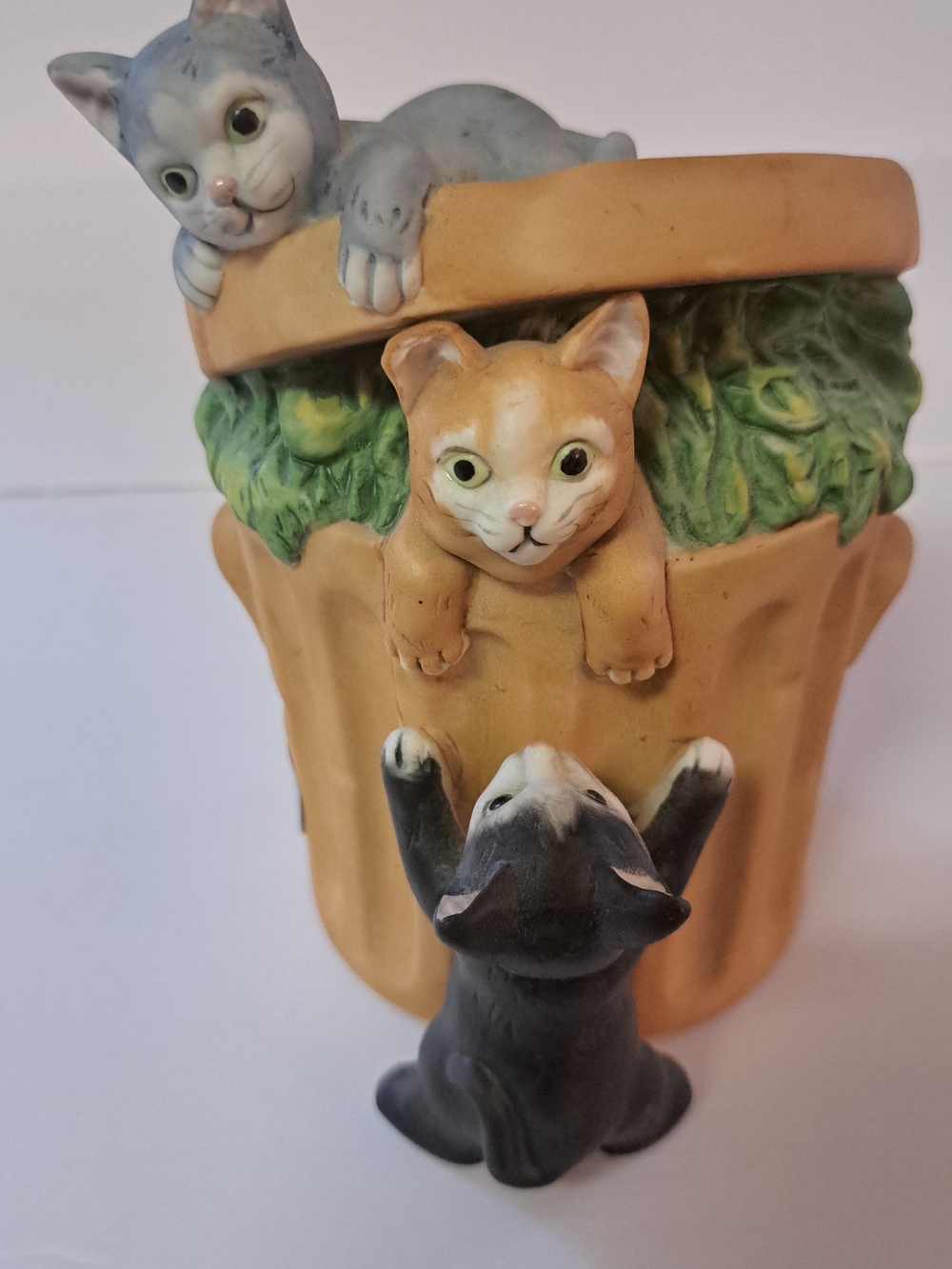 VTG Whimsical Ceramic Cat Music Box Playful Kitten Accents - Tan, Gray, Orange